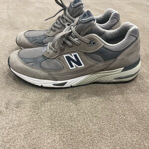 New Balance Men’s USA size 12 

Worn twice and in great condition